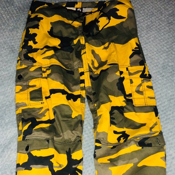 WOMENS YELLOW CAMO CARGO PANTS - Picture 4 of 7